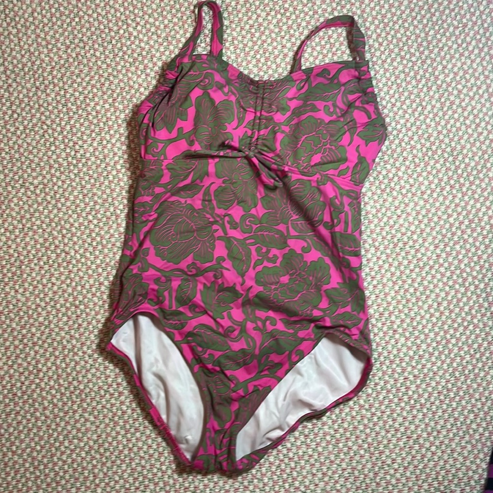 LANDS END One Piece Floral Bathing Suit, Size 2 D Cup good worn condition! Pink